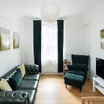 Elegant 1Br Apartment Near Central London