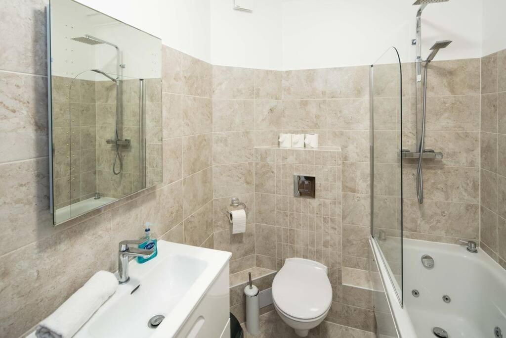 Elegant 1br Near